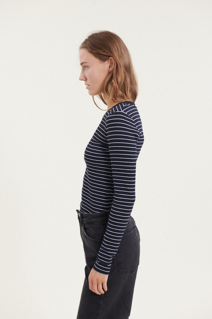 Basic Apparel Ludmilla LS Tee T-shirts 703 Black / bright white